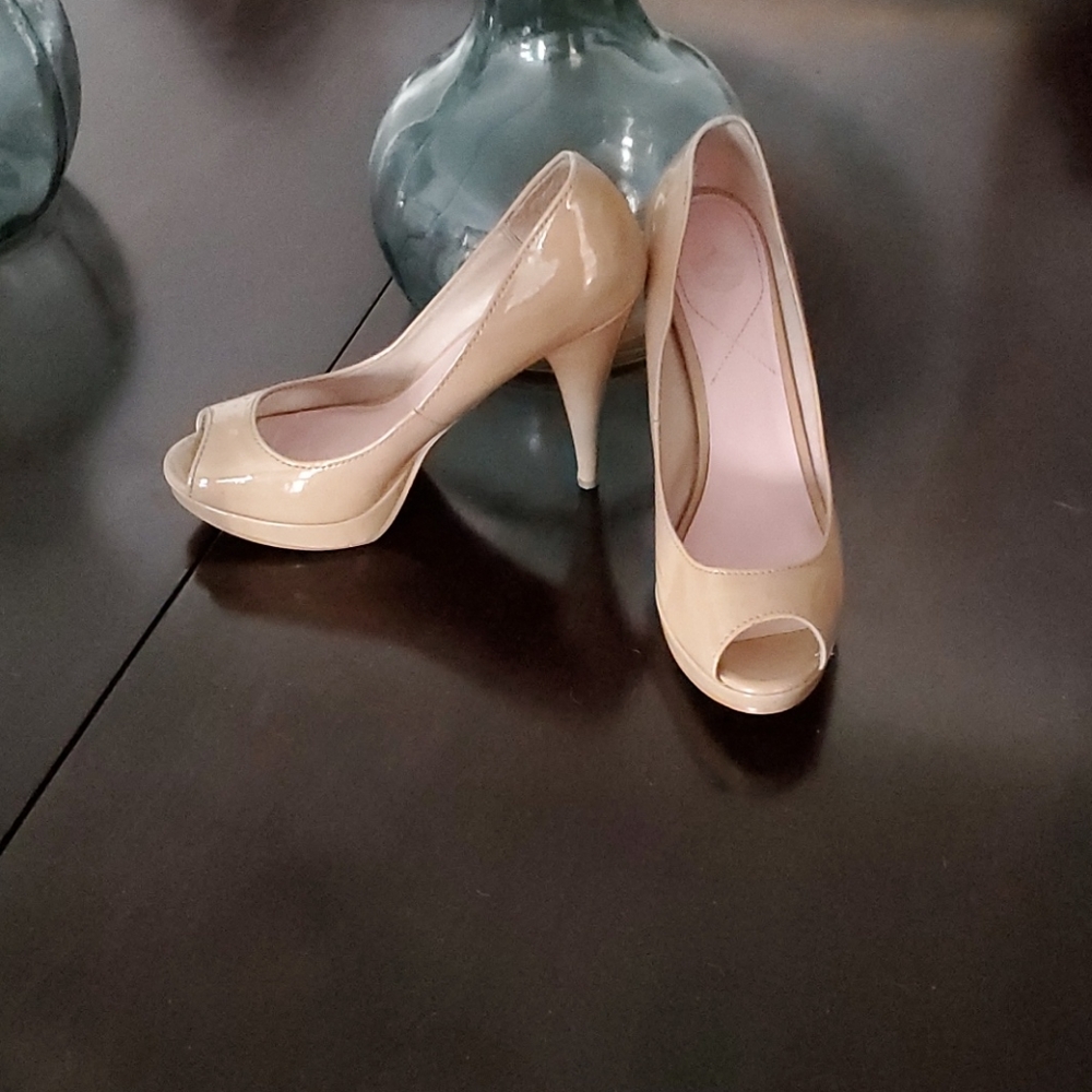 Vince Camuto platform pump